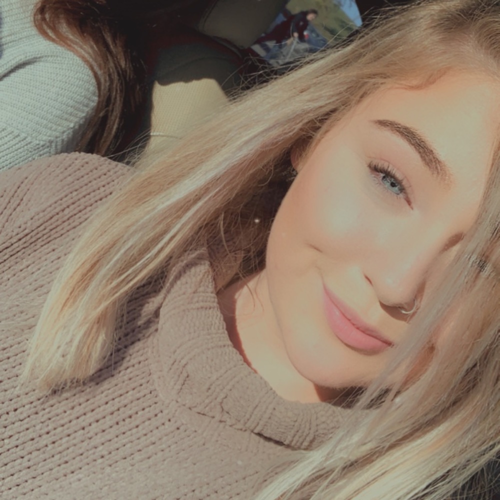 Meet your Posher Caryssa